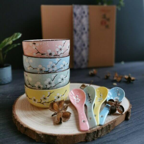 Set of 4 Japanese-Chinese Style Rice Bowls + 4 Spoons with Beautiful Gift Box