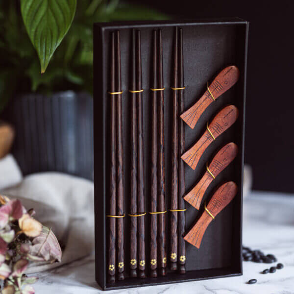 Japanese Chinese Style Chopstick Gift Set - 4 Pairs of Wooden Chopsticks + 4 Chopstick Rests